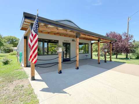 146 N Van Houten St, Russell, KS 67665