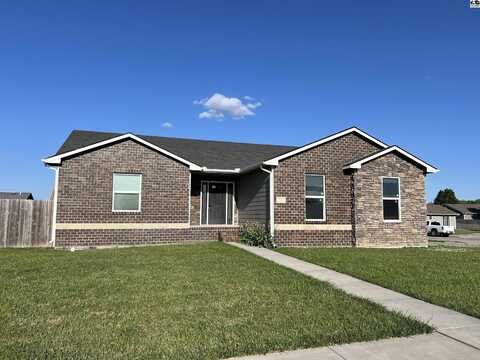 521 Dull Knife St, McPherson, KS 67460