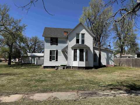 121 E 12th St, Larned, KS 67550