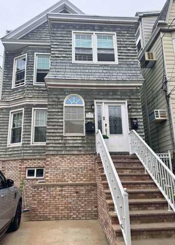 93 WEST 52ND ST, Bayonne, NJ 07002