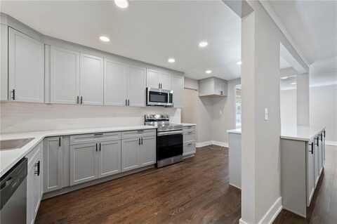 7529 Mohawk Drive, Prairie Village, KS 66208