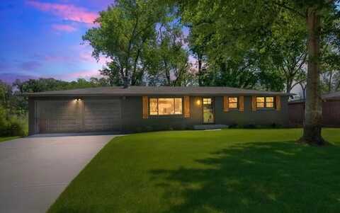 5013 NW Ridgewood Drive, Kansas City, MO 64151