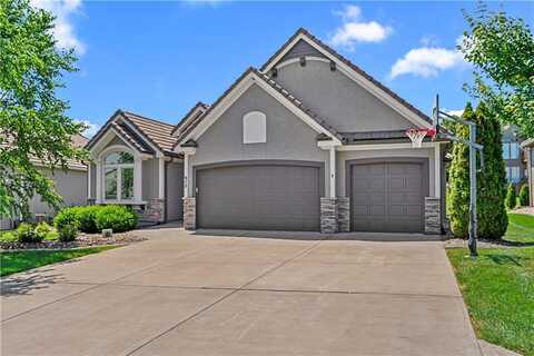 513 NE Wenonga Place, Lees Summit, MO 64064