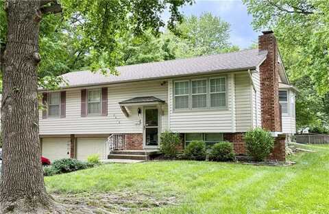 8818 Crescent Avenue, Kansas City, MO 64138