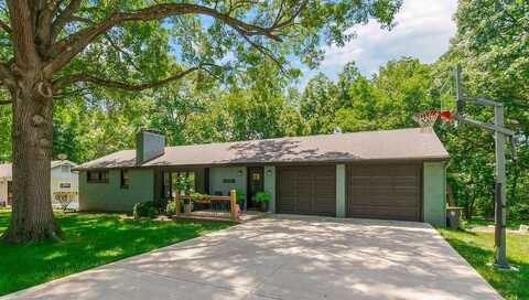 6006 NW WESTWOOD Lane, Kansas City, MO 64151