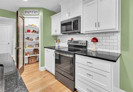 20802 Copper Creek Drive, Peculiar, MO 64078