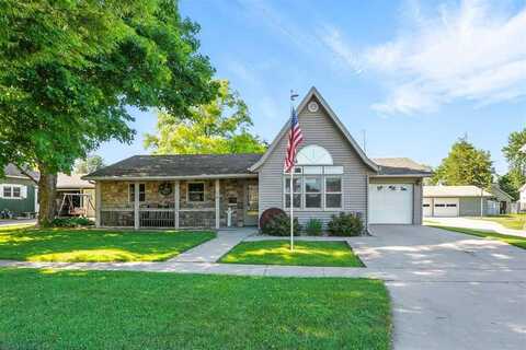 714 E Jefferson St, Washington, IA 52353