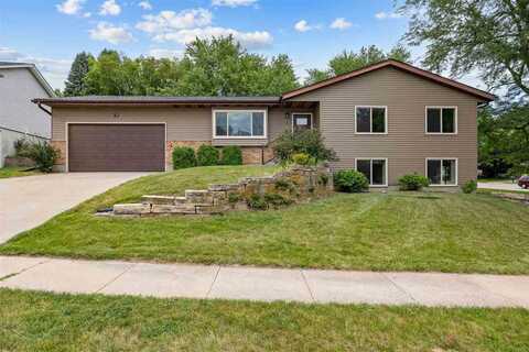 8 Wrexham Dr, IowaCity, IA 52246