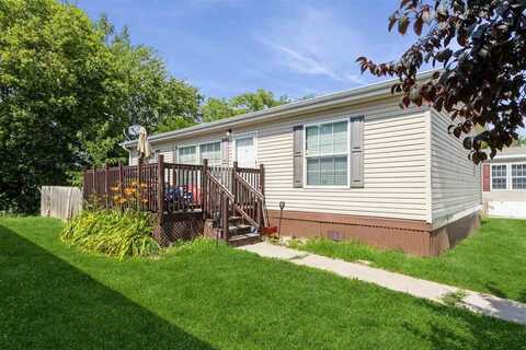 332 Mosswood Ln, IowaCity, IA 52246