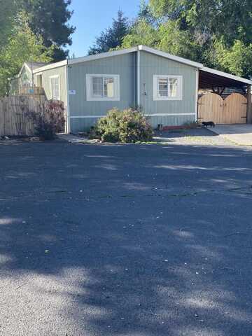 4647 Winter Avenue, Klamath Falls, OR 97603