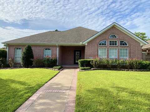 2601 Woodstock Drive, Lufkin, TX 75904