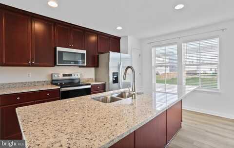 43 ANDOVER CT, BUNKER HILL, WV 25413