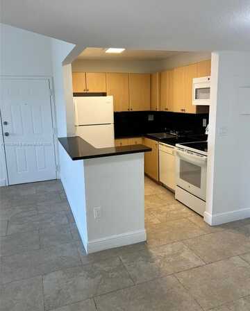 7110 NW 179th St, Hialeah, FL 33015