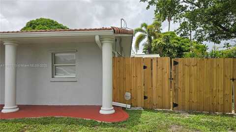 2001 NW 35th St, Oakland Park, FL 33309