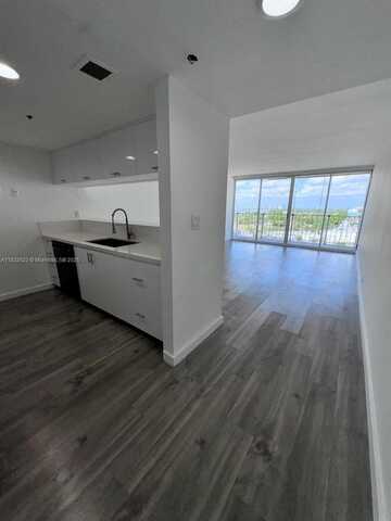 7601 E Treasure Dr, North Bay Village, FL 33141