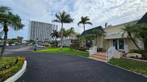 2206 NE 7th St, Hallandale Beach, FL 33009