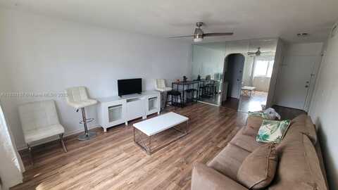 1821 NE 62nd St, Fort Lauderdale, FL 33308