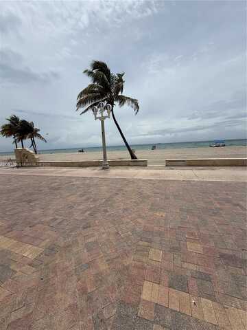 2600 N Surf Rd, Hollywood, FL 33019