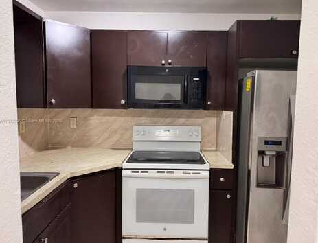 770 NE 128th St, North Miami, FL 33161