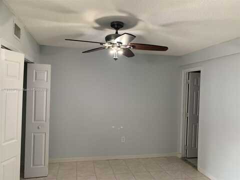 1062 W 42nd Pl, Hialeah, FL 33012