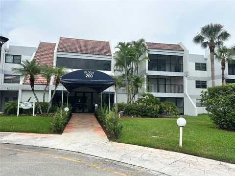 200 Lakeview Dr, Weston, FL 33326