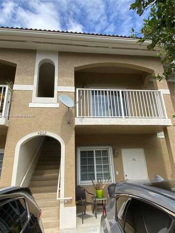 4802 Washington St, Hollywood, FL 33021