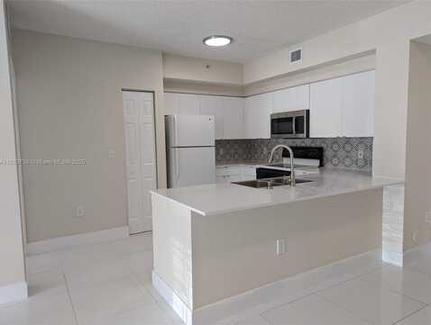 8010 N Nob Hill Rd, Tamarac, FL 33321