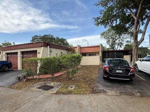 9423 NW 65th St, Tamarac, FL 33321