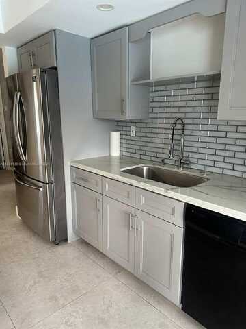 8531 NW 25th St, Sunrise, FL 33322