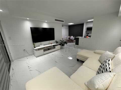 7135 NW 179th St, Hialeah, FL 33015