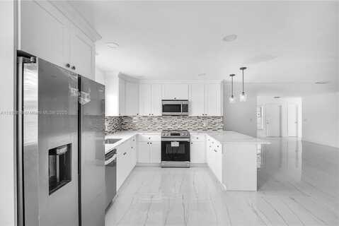 9242 SW 18th Rd, Boca Raton, FL 33428