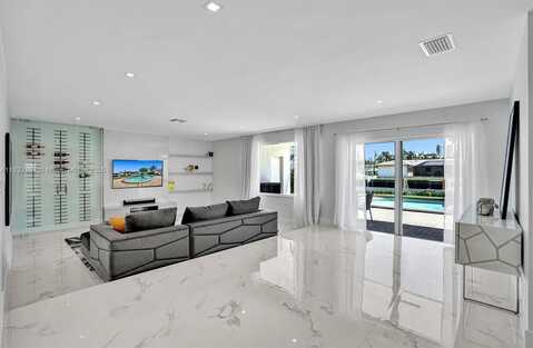 16433 NE 33rd Ave, North Miami Beach, FL 33160