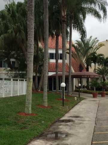 120 Lakeview Dr, Weston, FL 33326