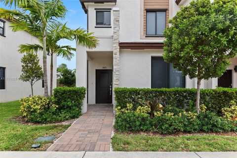 965 NE 211th St, Miami, FL 33179