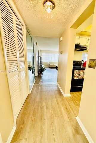 330 SE 2nd St, Hallandale Beach, FL 33009
