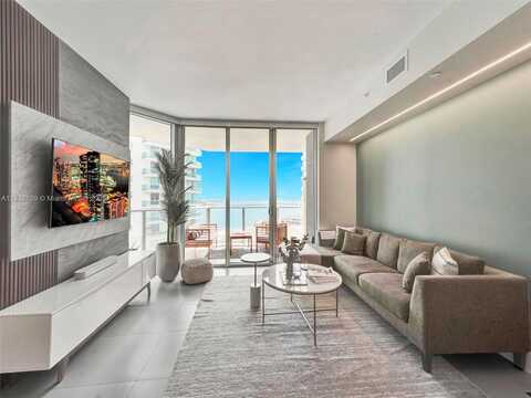 1300 Brickell Bay Dr, Miami, FL 33131