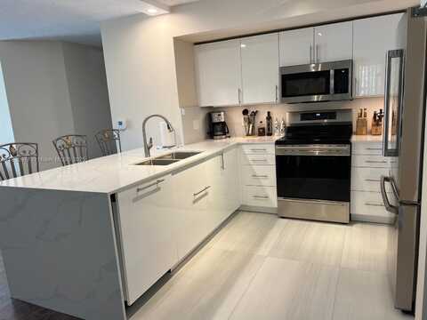 19901 E Country Club Dr, Aventura, FL 33180