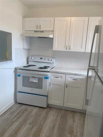 8861 Sunrise Lakes Blvd, Sunrise, FL 33322