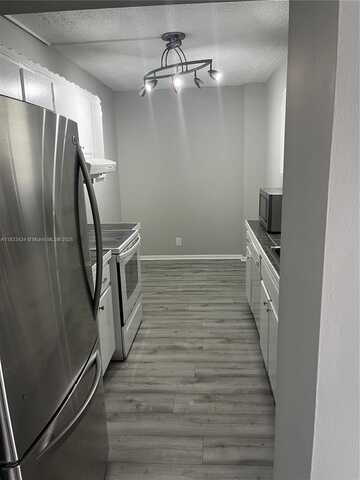 4200 Hillcrest Dr, Hollywood, FL 33021