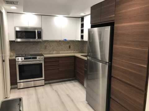 4200 Oaks Ter, Pompano Beach, FL 33069