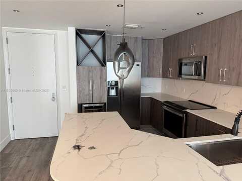 801 Brickell Key Blvd, Miami, FL 33131