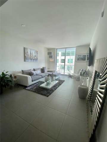 185 SW 7th St, Miami, FL 33130
