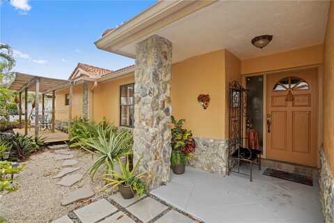 15824 Cotswold Ct, Davie, FL 33331