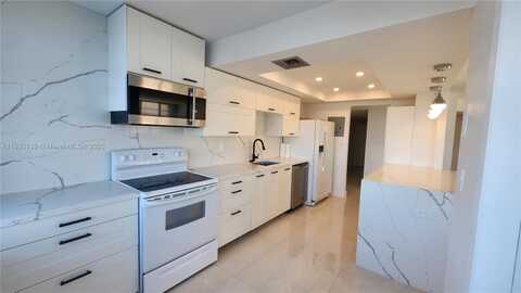 18051 Biscayne Blvd, Aventura, FL 33160