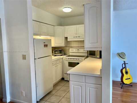 820 SW 11th Ave, Hallandale Beach, FL 33009
