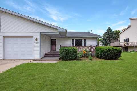 630 S 7th St, Delavan, WI 53115