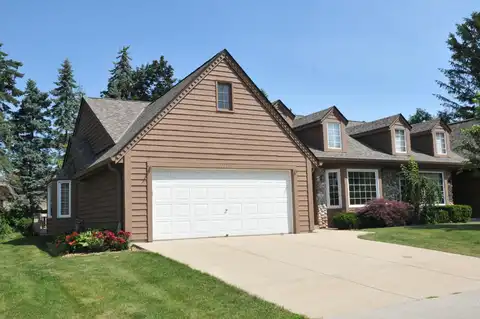3817 S Oakbrook Dr, Greenfield, WI 53228