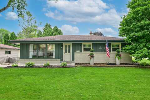 N93w17169 Grand Ave, Menomonee Falls, WI 53051