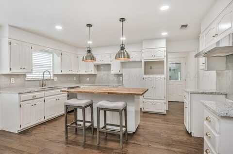 401 Cedar Street, McLean, TX 79057