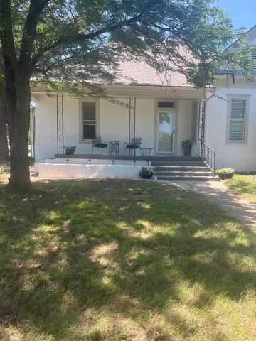 401 Cedar Street, McLean, TX 79057